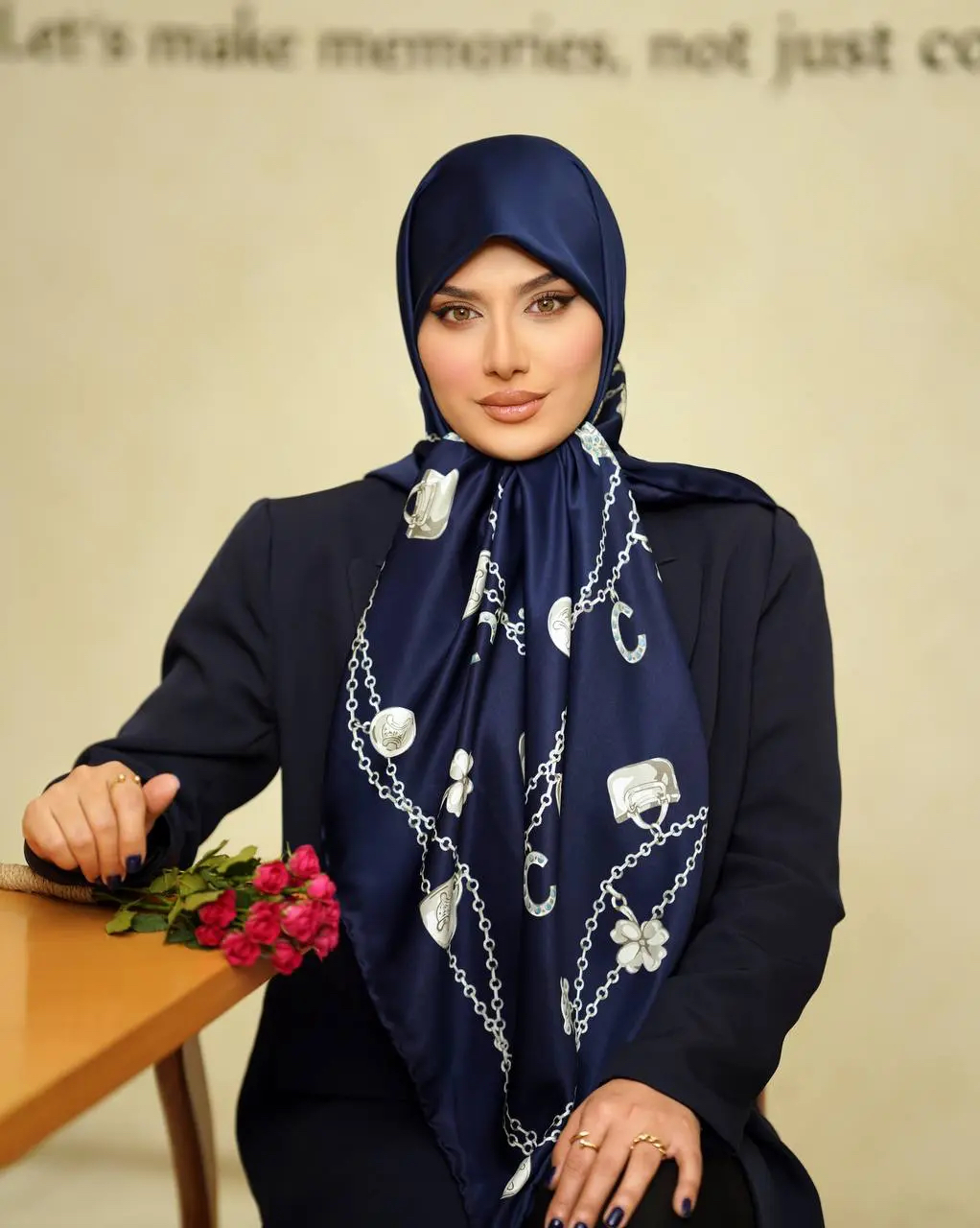 روسری زنانه ابریشم توییل وارداتی قواره ۱۴۰ زنجیری سرمه ای