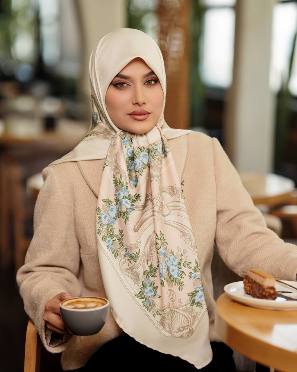 روسری زنانه ابریشم توییل وارداتی قواره ۱۴۰ طرح بهشت