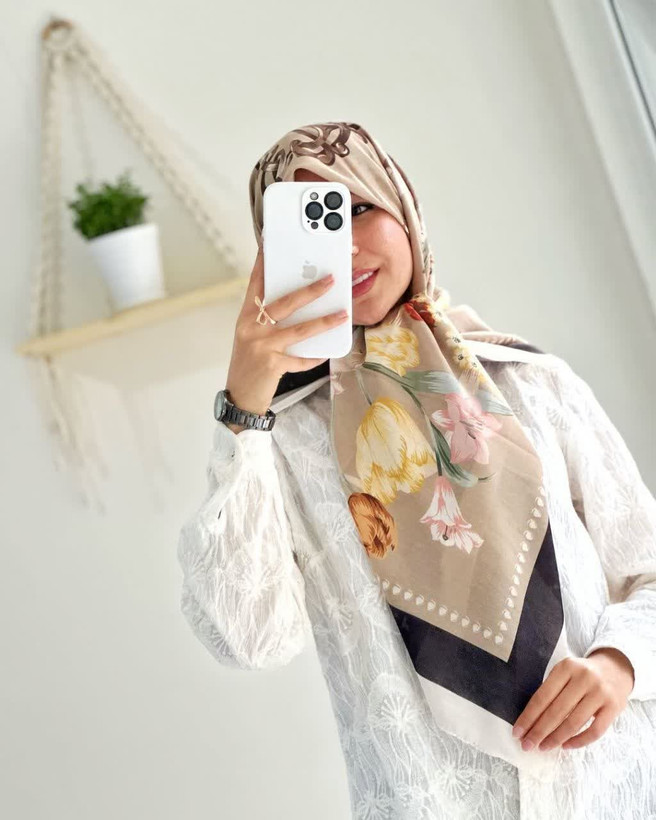 روسری ابریشم توییل طرح لاله