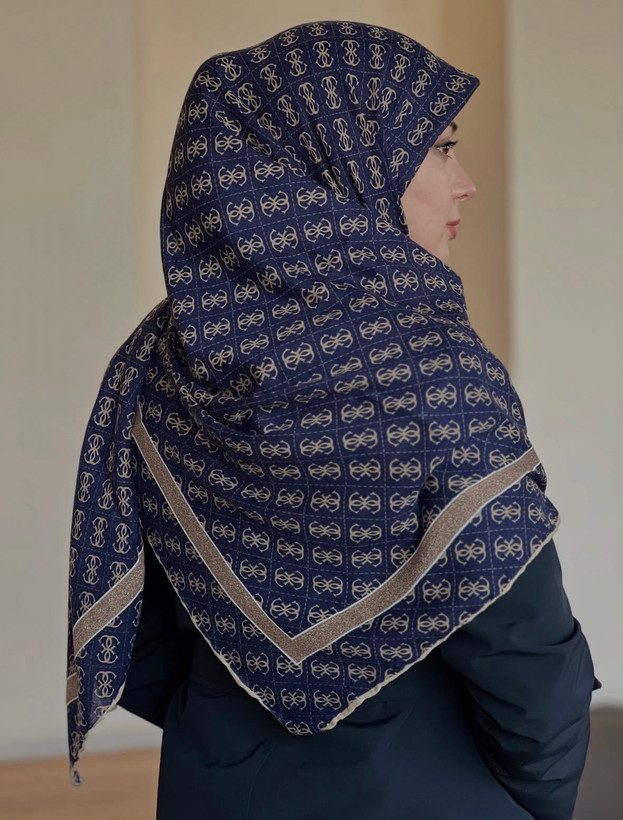 روسری نخی زنانه کاربردی قواره ۱۴۰ دوردستدوز