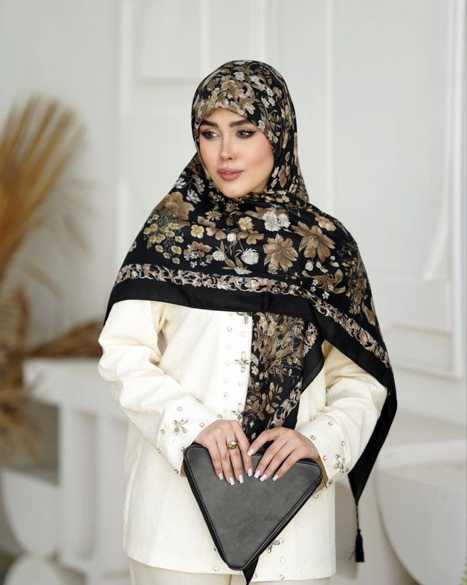 روسری نخی قواره بزرگ سیا اسکارف طرح گل- ایستایی عالی، نرم و سبک