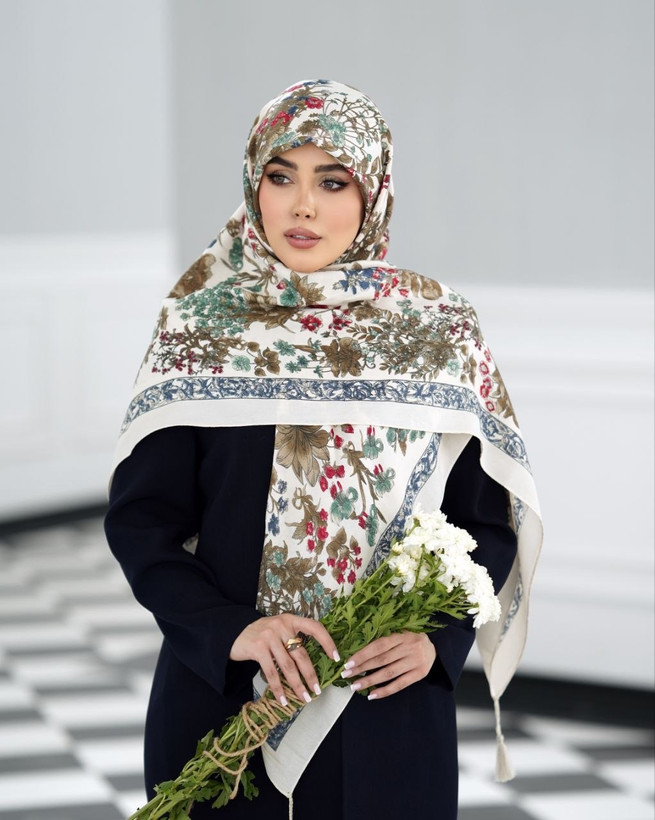 روسری نخی قواره بزرگ سیا اسکارف طرح گل- ایستایی عالی، نرم و سبک