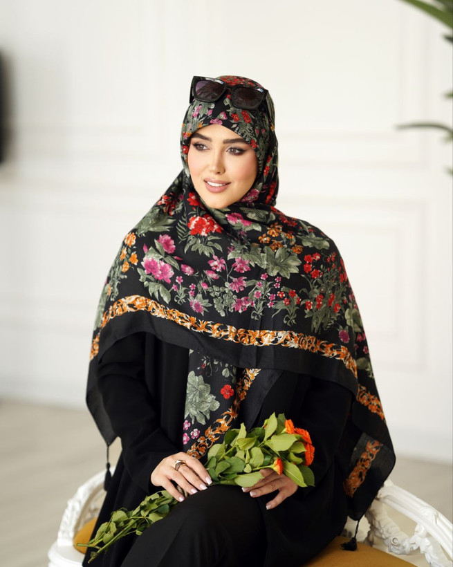 روسری نخی قواره بزرگ سیا اسکارف طرح گل- ایستایی عالی، نرم و سبک