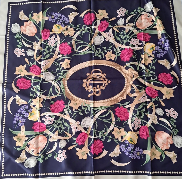 روسری ابریشم توییل طرح لاله