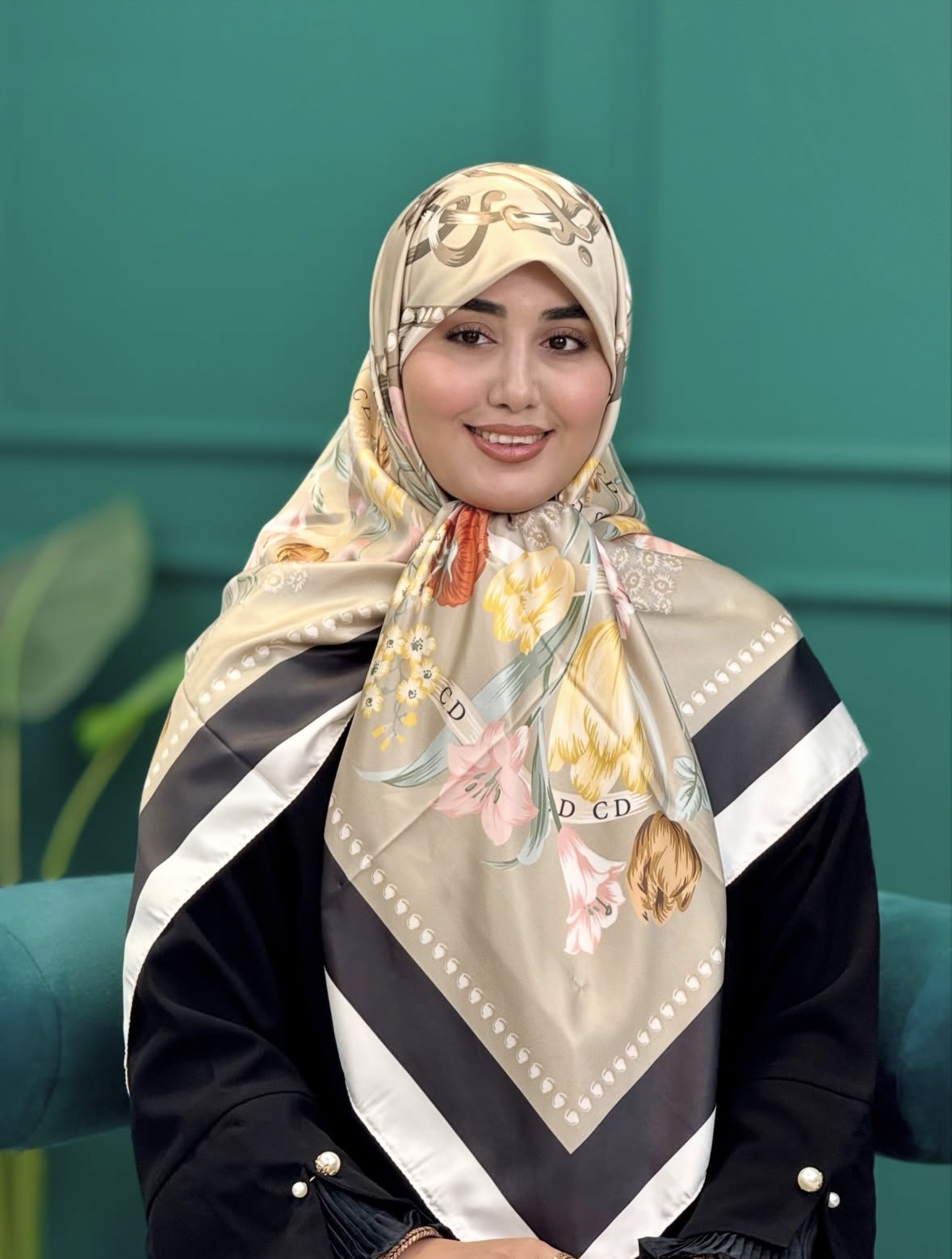 روسری ابریشم توییل طرح لاله
