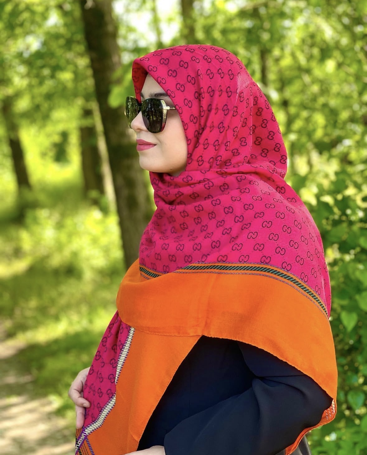 روسری نخی قواره بزرگ سیا اسکارف گوچی سرخابی ایستایی عالی، نرم و سبک