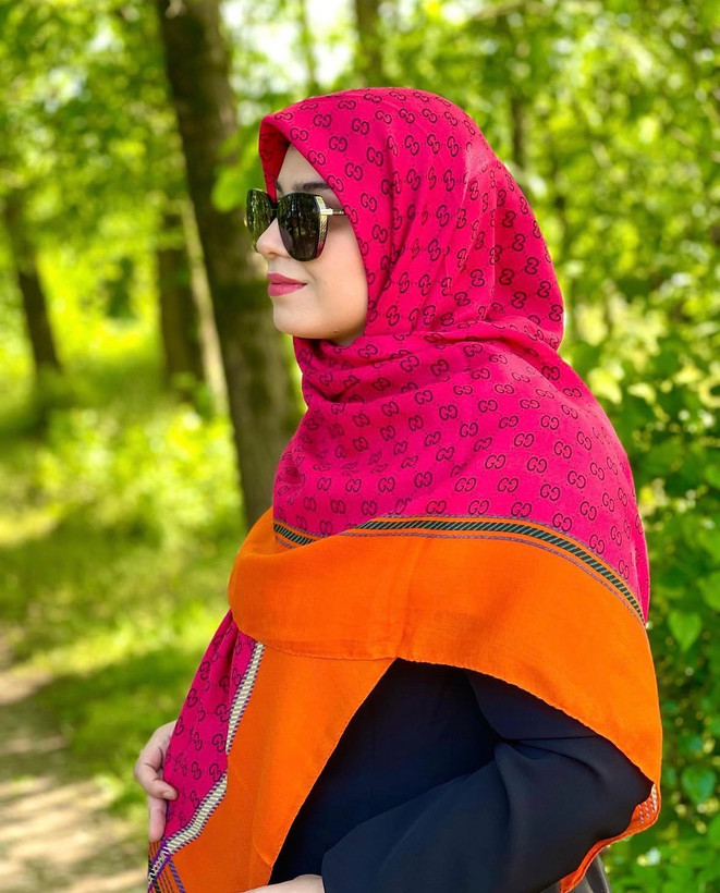 روسری نخی قواره بزرگ سیا اسکارف گوچی سرخابی ایستایی عالی، نرم و سبک